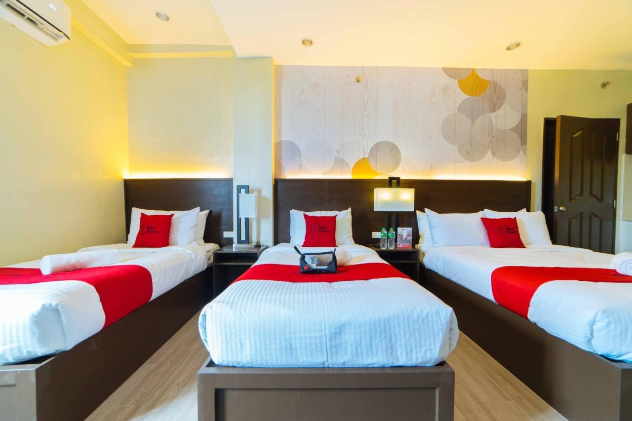 Hotel Reddoorz Premium @ Sta Rosa Tagaytay Road Silang Esterno foto