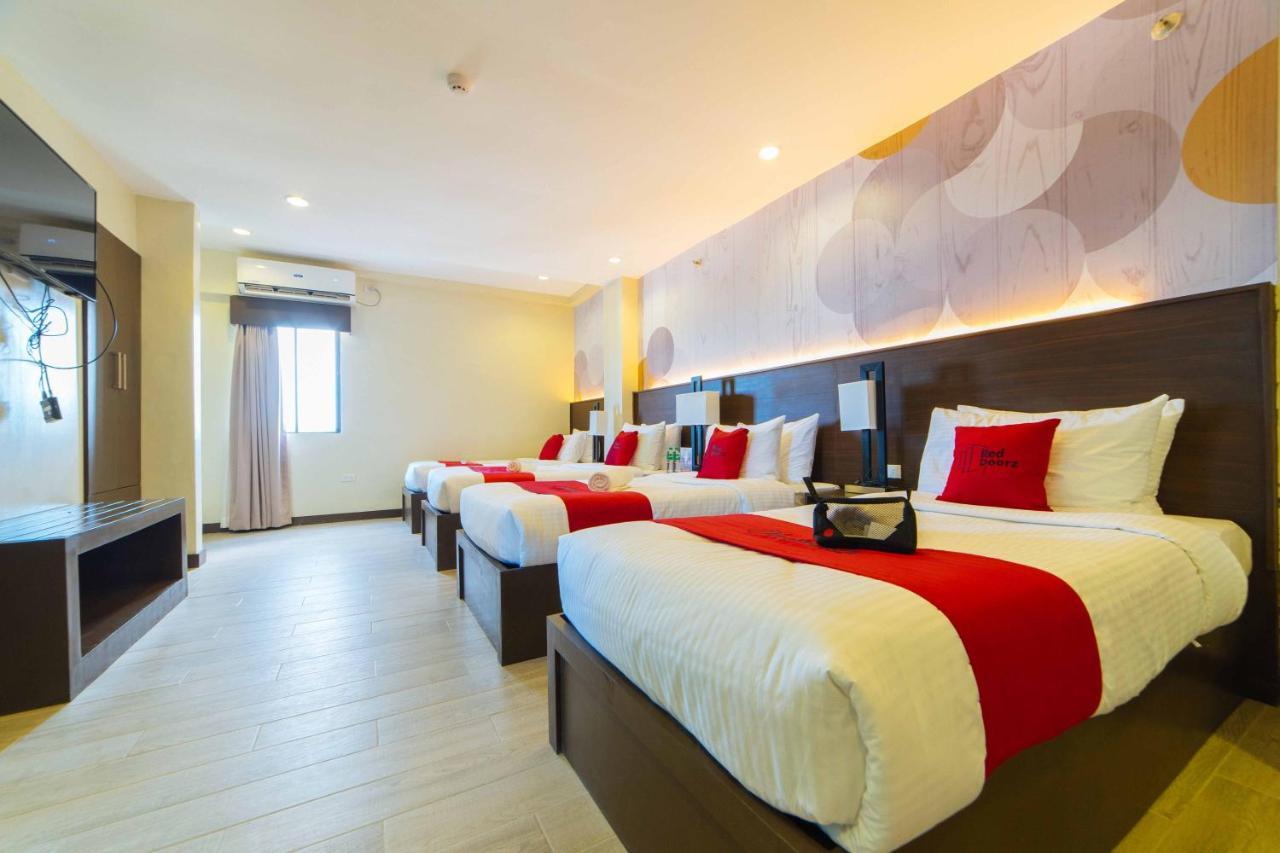 Hotel Reddoorz Premium @ Sta Rosa Tagaytay Road Silang Esterno foto