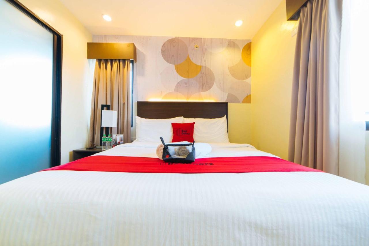 Hotel Reddoorz Premium @ Sta Rosa Tagaytay Road Silang Esterno foto