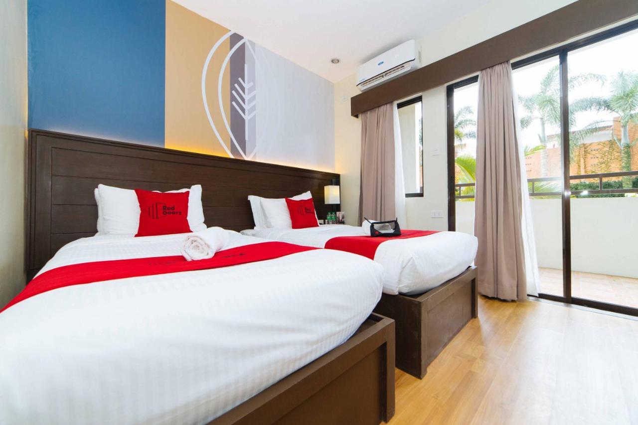 Hotel Reddoorz Premium @ Sta Rosa Tagaytay Road Silang Esterno foto