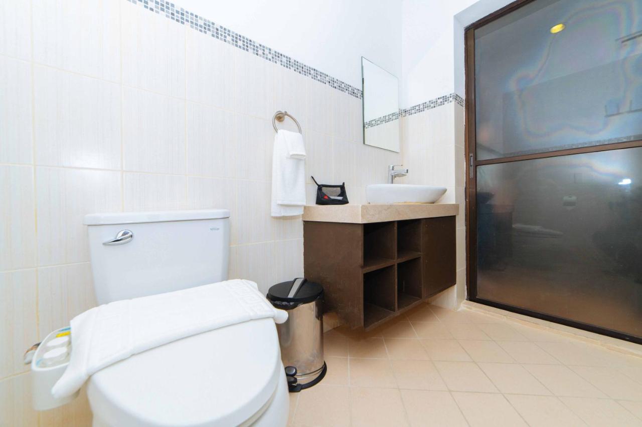 Hotel Reddoorz Premium @ Sta Rosa Tagaytay Road Silang Esterno foto