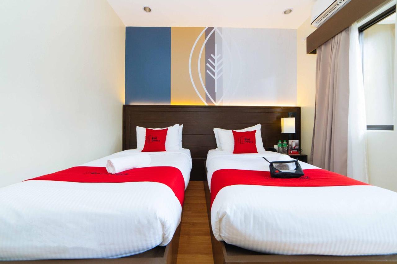 Hotel Reddoorz Premium @ Sta Rosa Tagaytay Road Silang Esterno foto