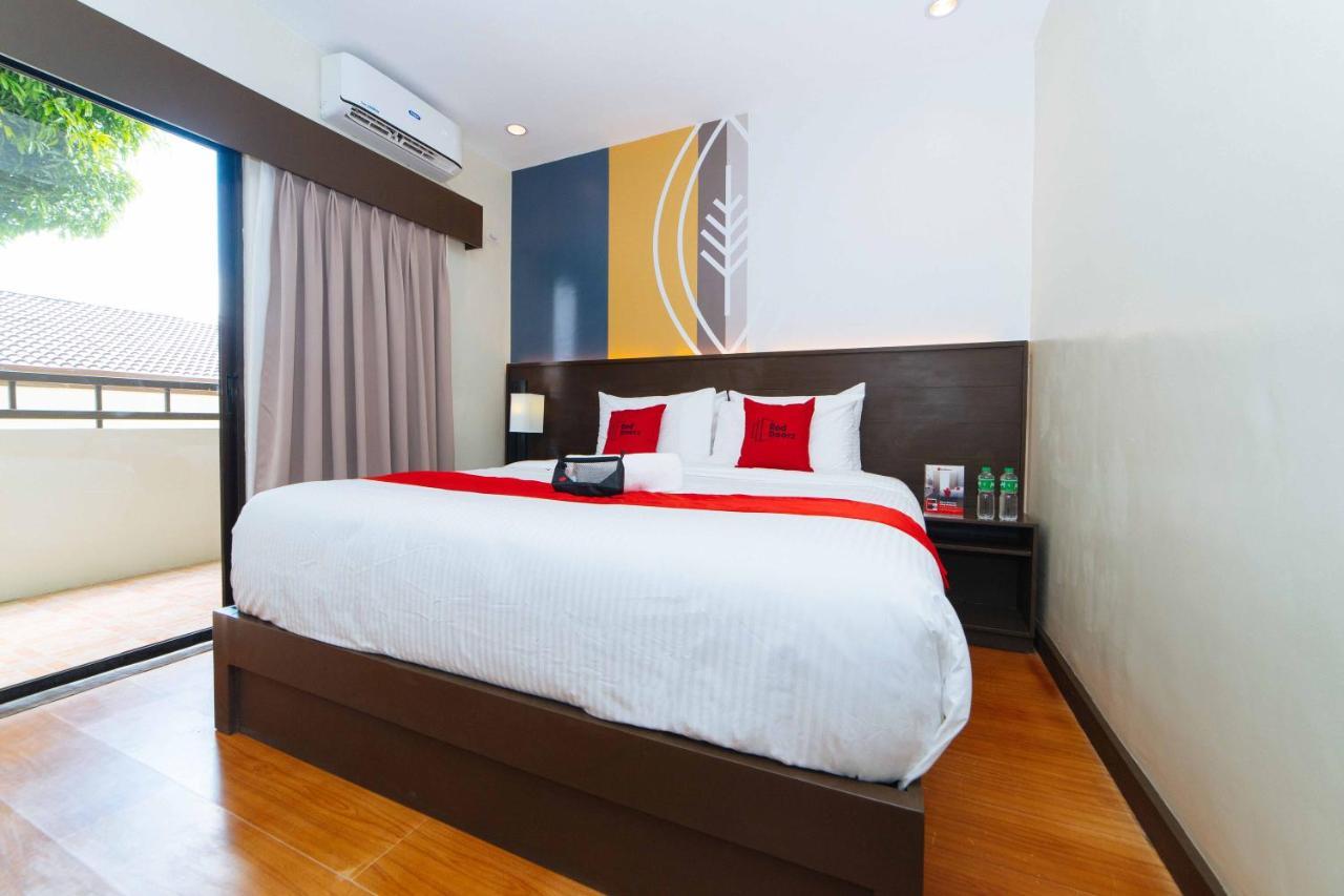 Hotel Reddoorz Premium @ Sta Rosa Tagaytay Road Silang Esterno foto
