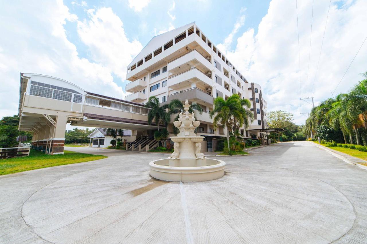 Hotel Reddoorz Premium @ Sta Rosa Tagaytay Road Silang Esterno foto