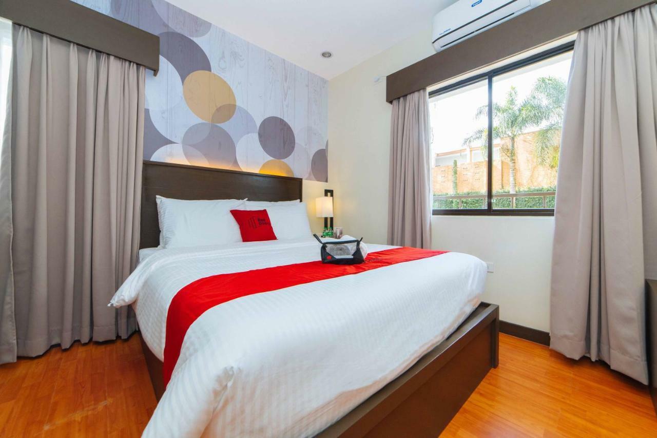 Hotel Reddoorz Premium @ Sta Rosa Tagaytay Road Silang Esterno foto
