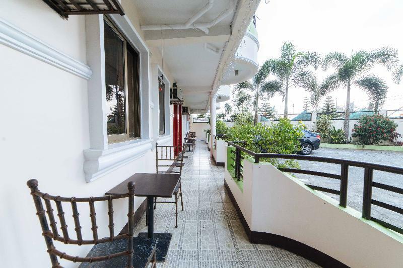 Hotel Reddoorz Premium @ Sta Rosa Tagaytay Road Silang Esterno foto