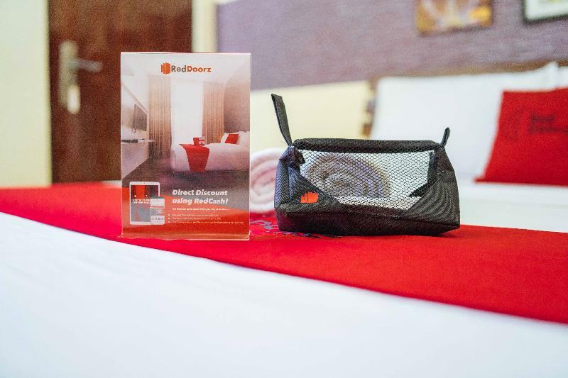 Hotel Reddoorz Premium @ Sta Rosa Tagaytay Road Silang Esterno foto