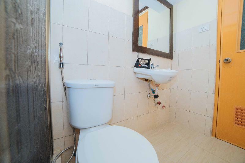 Hotel Reddoorz Premium @ Sta Rosa Tagaytay Road Silang Esterno foto